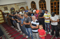 بالفيديو والصور: شعائر صلاتي العشاء والتراويح من مسجد البحر في مدينة يافا